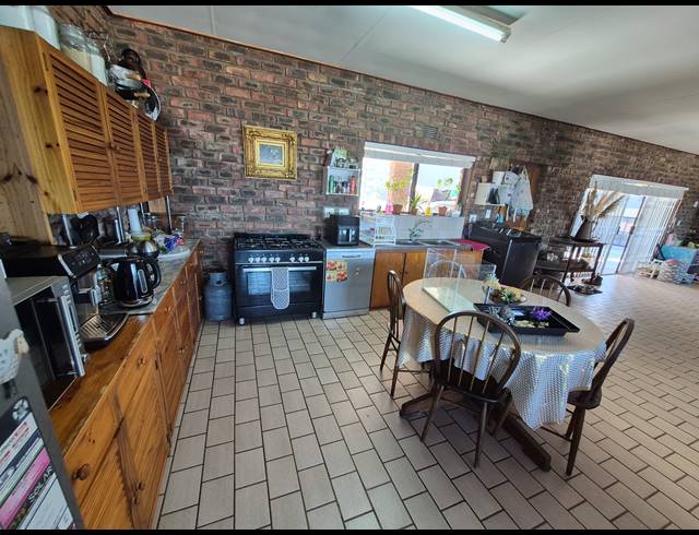 5 BEDROOM HOUSE FOR SALE IN DANA BAY
